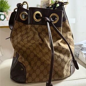 Gucci Signature Brown and Tan Shoulder Bag